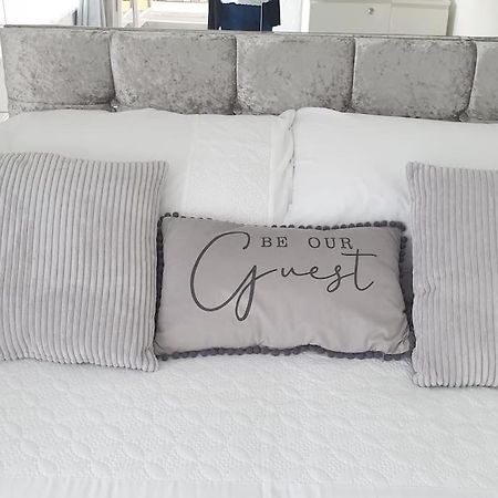 Near Liverpool Double Bedroom Hideaway ウィラル エクステリア 写真