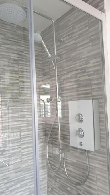 Near Liverpool Double Bedroom Hideaway ウィラル エクステリア 写真
