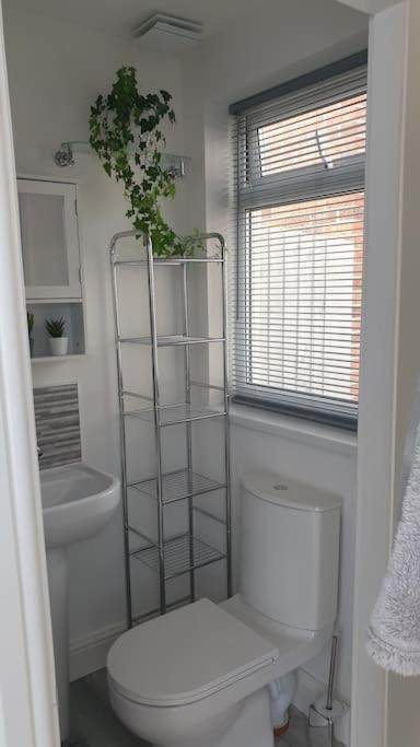 Near Liverpool Double Bedroom Hideaway ウィラル エクステリア 写真
