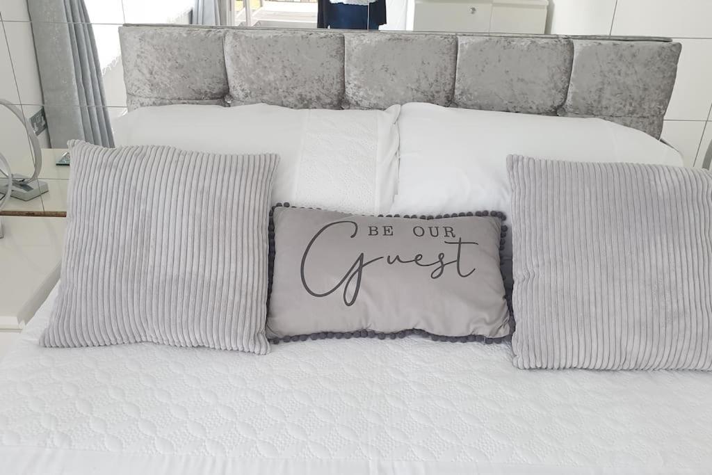 Near Liverpool Double Bedroom Hideaway ウィラル エクステリア 写真